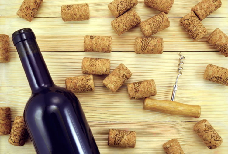 飲み残したワイン、蓋はどうする? おいしさを持続させる保管方法とは