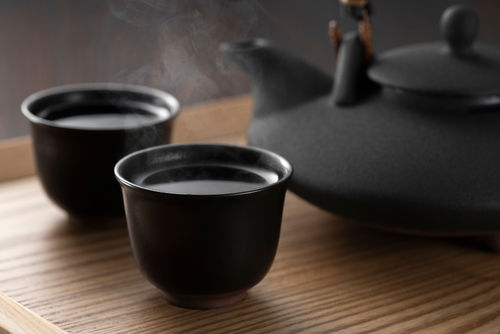 黒ぢょか(黒千代香)は鹿児島生まれの焼酎用酒器