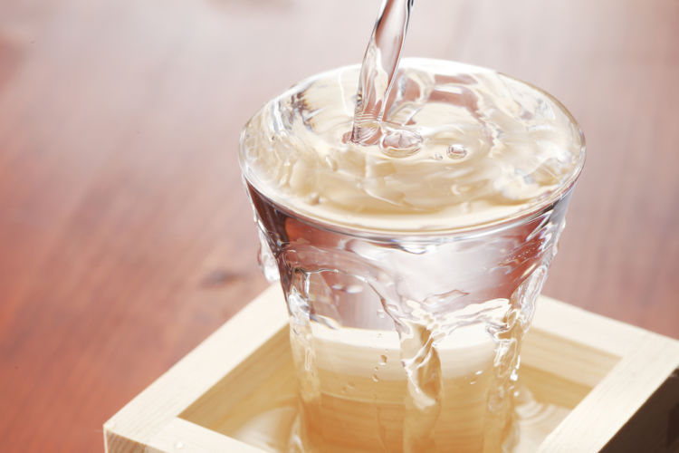 「醸造アルコール」って何? なぜ使われているの? 【日本酒用語集】