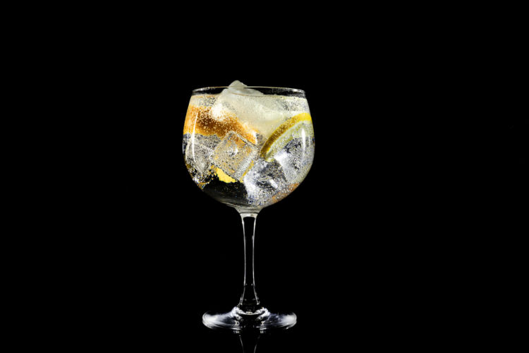話題のクラフトジンを飲むなら専用のグラスも揃えてみよう