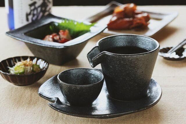 シズルたっぷり! 美濃焼の冷酒器セットで、食卓に和の彩りをプラスしませんか?