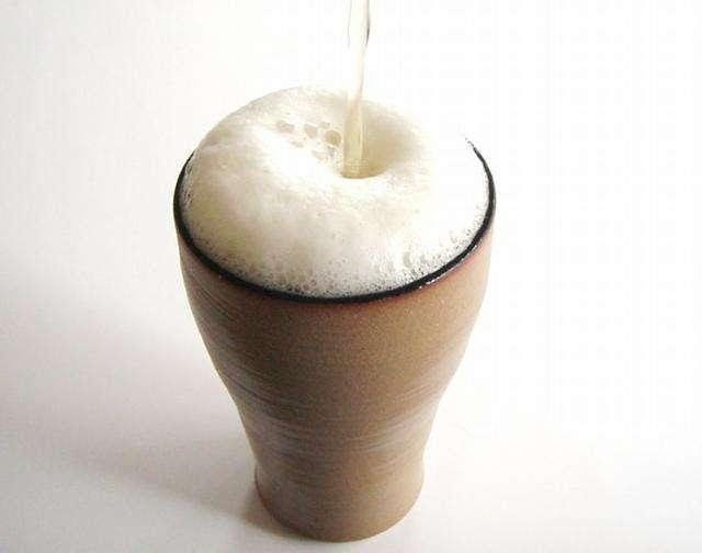 陶器製のビールグラス(ビアグラス)でクリーミーな泡の虜に!