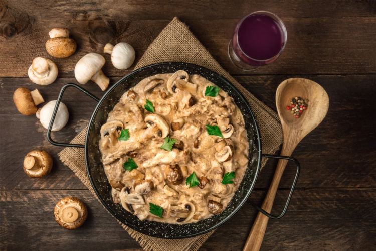 ワインを使った料理をたのしもう! メインからデザートまでおすすめを紹介