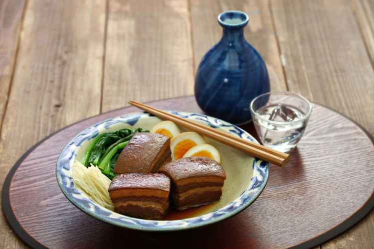 焼酎を使った料理はおいしいってホント!? 調味料としての焼酎の底力と役割をチェック