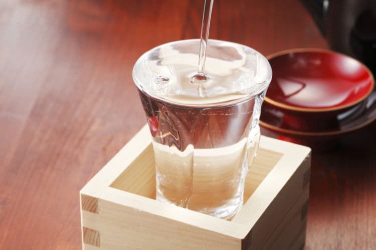 日本酒のアルコール度数はどれくらい?他のお酒との比較や上手な飲み方を指南します