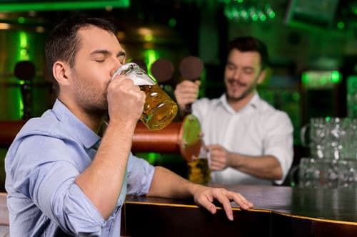 ビールをジョッキで飲む理由とは?