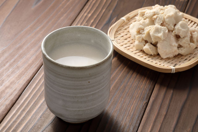 酒粕の栄養を手軽に摂れる甘酒