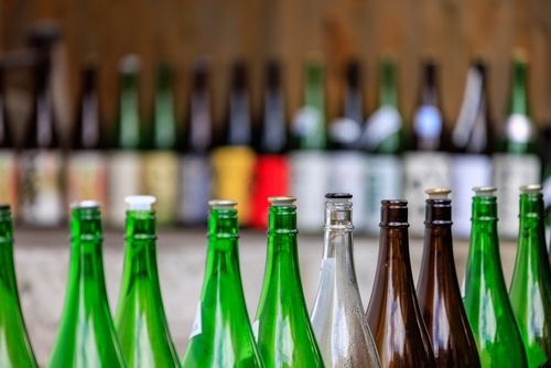 角打ちで気になるお酒を購入前にテイスティング