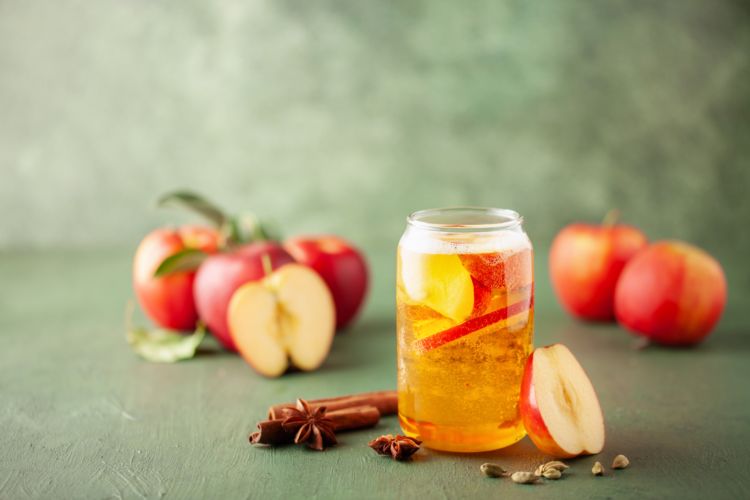 りんごを使ったビアカクテル