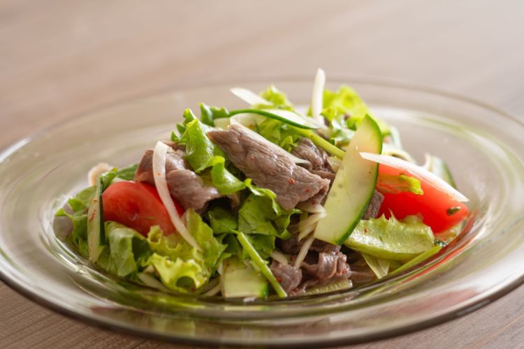 牛肉と野菜のタイ風サラダ