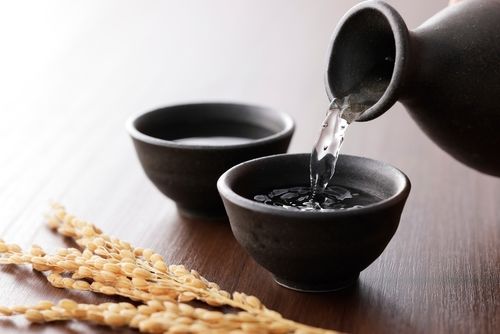 純米酒と吟醸酒の違いは使用原料