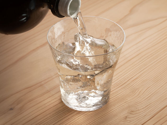太らない飲み方のおすすめは水割りやソーダ割り