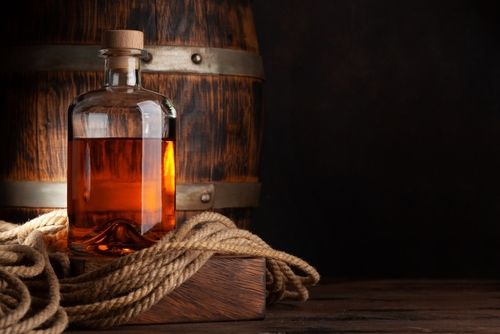 ウイスキーは冷暗所で立てて保管