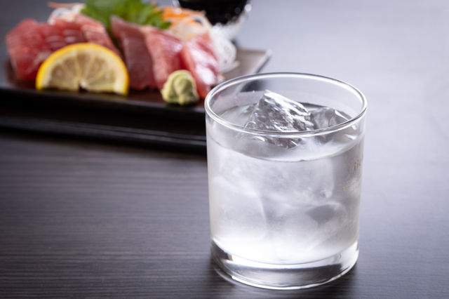 焼酎の水割りとおつまみ