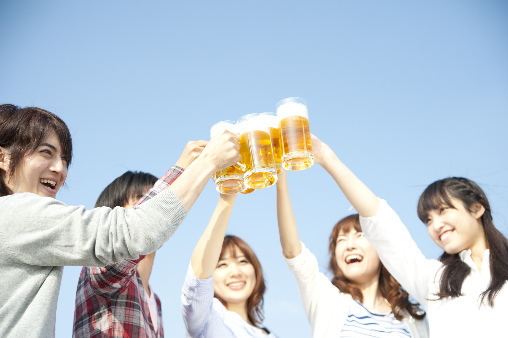 ビアガーデンでの服装は「飲みやすさ」で選ぶ! 快適に過ごすポイントとシーン別まとめ