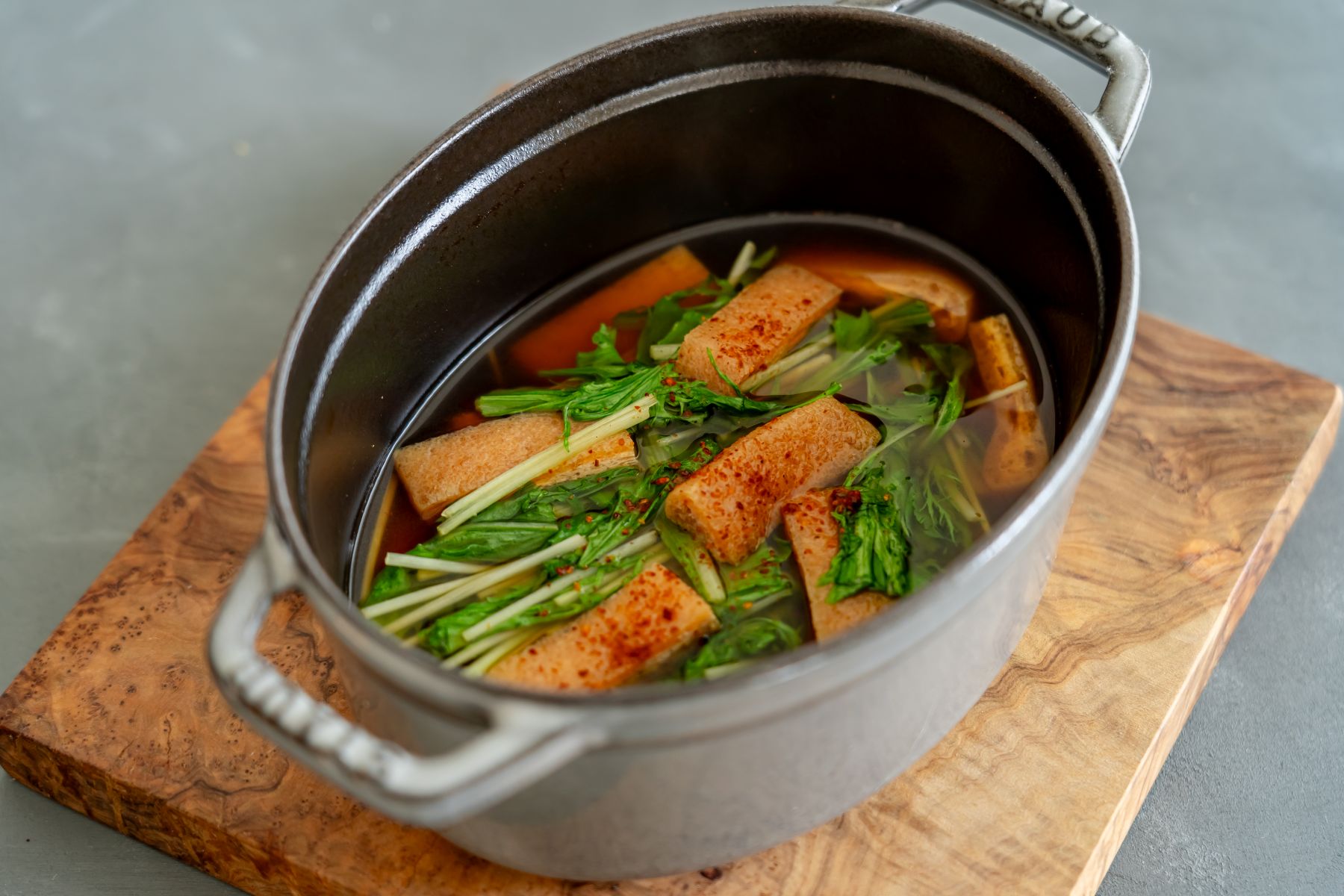 「油揚げと水菜のさっと煮」は、おばんざい風の簡単おつまみ