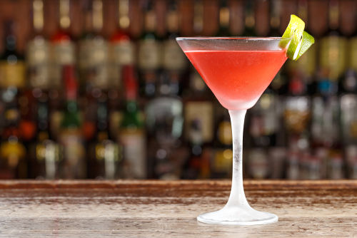 ウォッカは無味無臭で飲みやすいことからカクテルベースとして人気!
