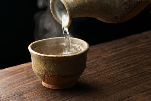 「甲類」と「乙類」、焼酎を大別する両者の違いとは?
