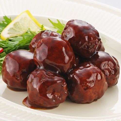 ●ジャンボ肉団子(4個)・・・300円 ボリューム満点!国産の鶏肉・豚肉を沖縄黒糖と米酢の甘酢あんで。